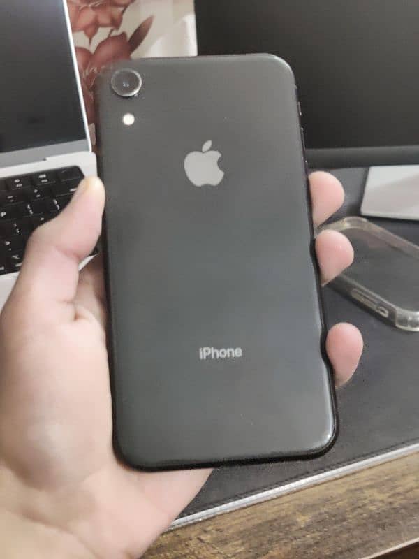 iPhone xr 64Gb Factory Unlocked 2