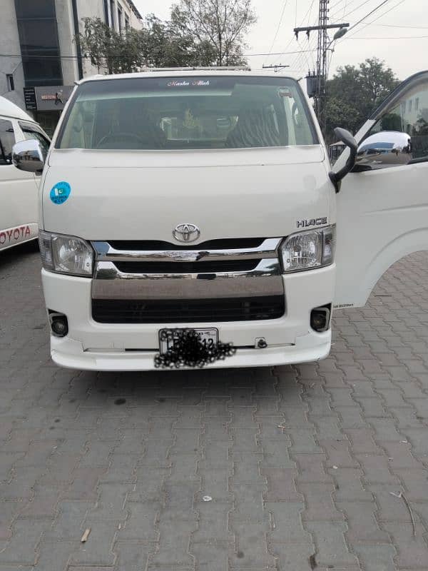 Toyota hiaex very good condition Mahindra touching 1