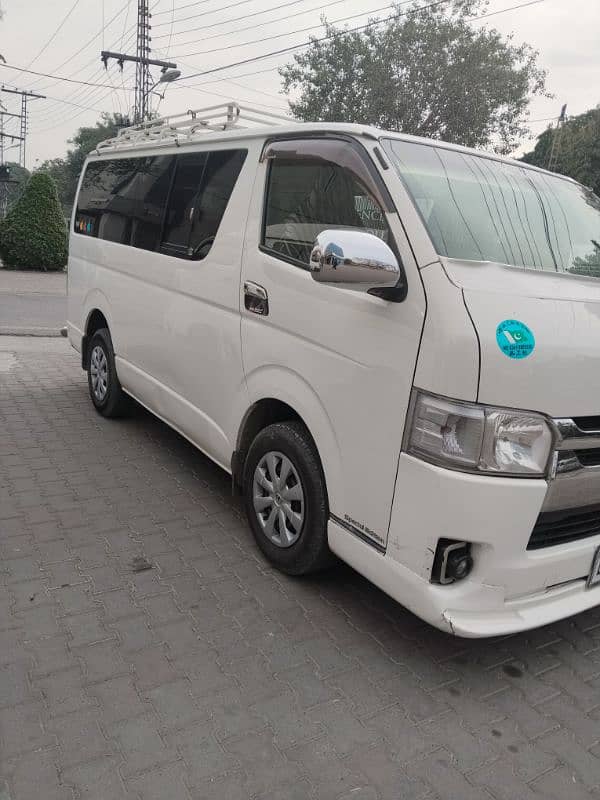 Toyota hiaex very good condition Mahindra touching 2