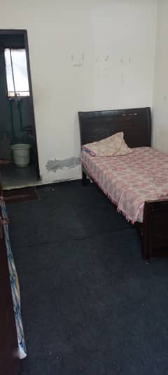 Semi Furnished small bedroom available for rent in Gulberg 4 Near FCC College