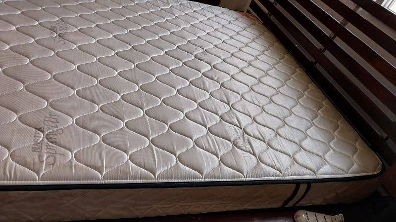 Queen Bed of sheesham wood7×6ft with spring foam master mattress 2