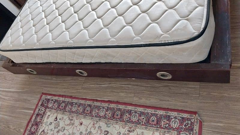 Queen Bed of sheesham wood7×6ft with spring foam master mattress 3