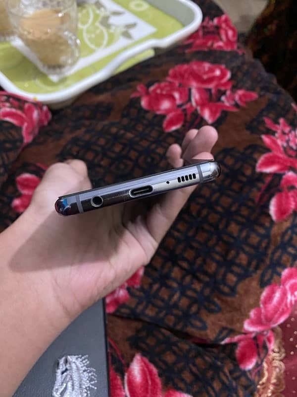 Samsung s10 in good condition 1