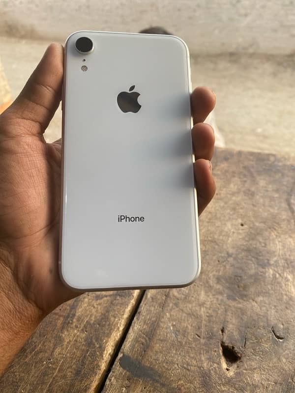 iPhone XR white colour battery health 78 condition 9/10 only mobile 0