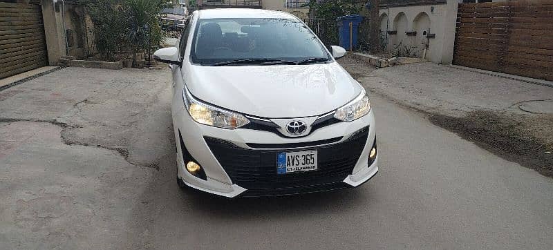 Toyota Yaris Ativ 1.5 CVTi Nov-2021 Like New 4