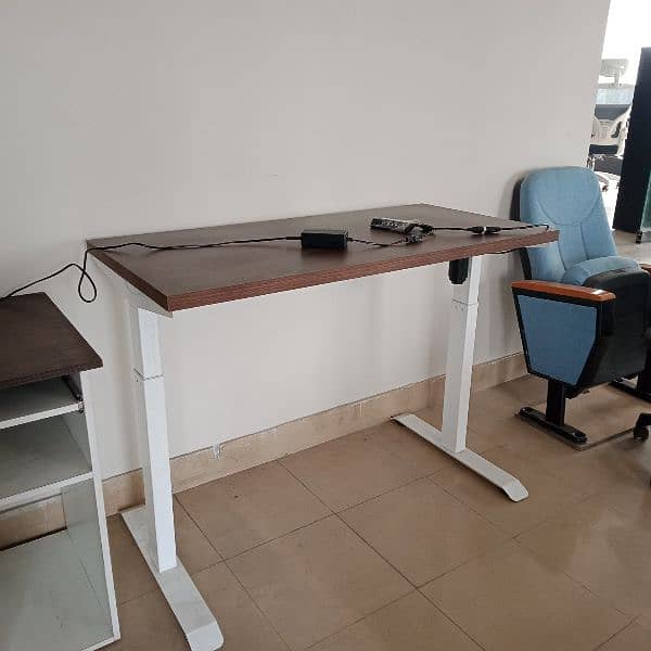 height adjustable table, Electric table, table with motor 1