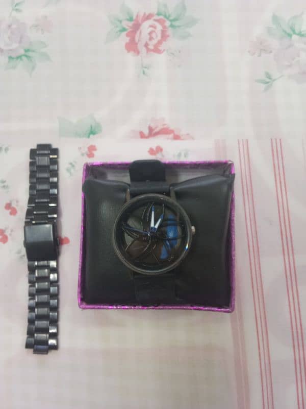 Rs7 rotating wheel watch with extra strap but it is slightly damaged 0