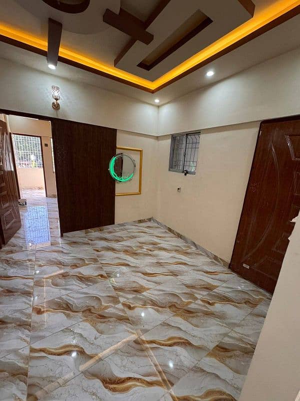 spacious 3 bed dd flat for sale prime location Gulistan e jauhar 4