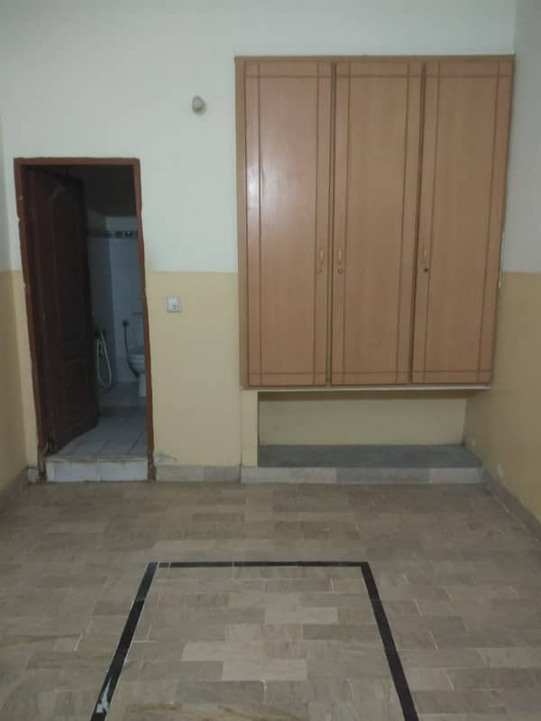 120 Square Yards Portion For Rent in Gulistan E Jahour Block 7 Main University Road 8