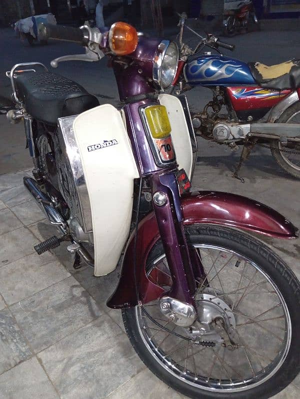 3 Gair Honda 70 82 Model Good Condition. . ! 0