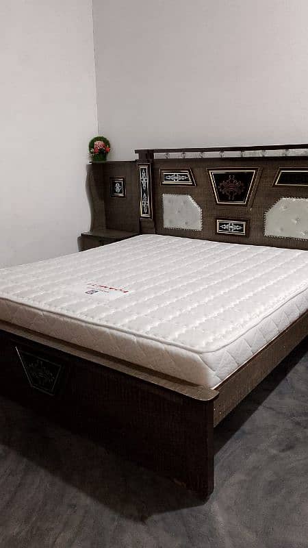 King size bed with and without mattress 4