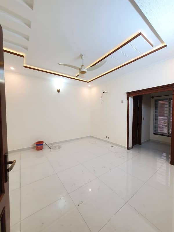 10 Marlas BASEMENT Available For Rent All Facilities Near Park and Market G-13 4