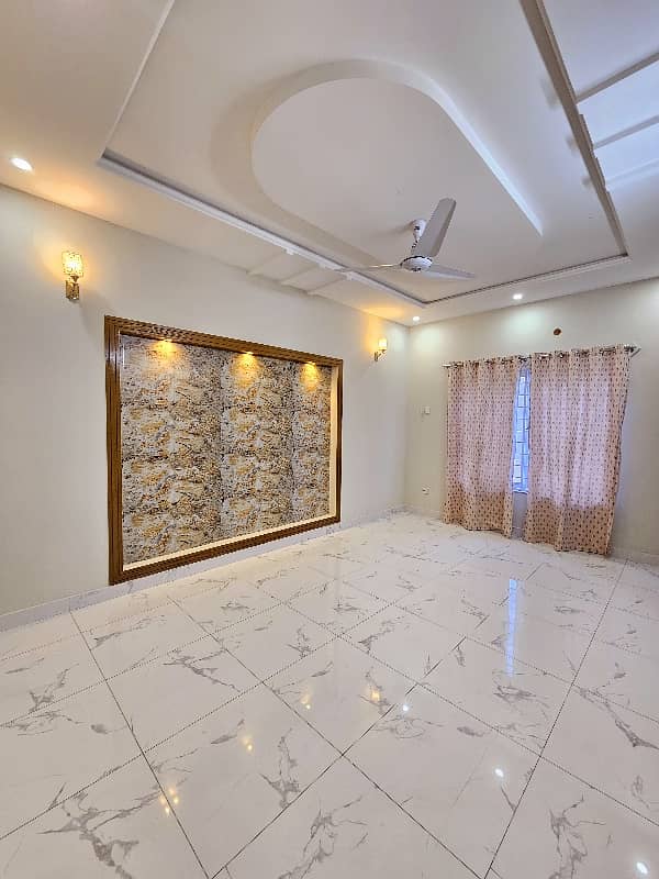 10 Marlas Tile Flooring New Ground Floor Near Kashmir Highway G-13/4 6