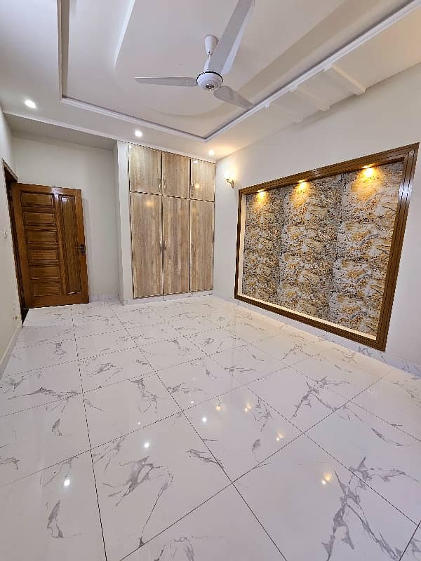 10 Marlas Tile Flooring New Ground Floor Near Kashmir Highway G-13/4 7