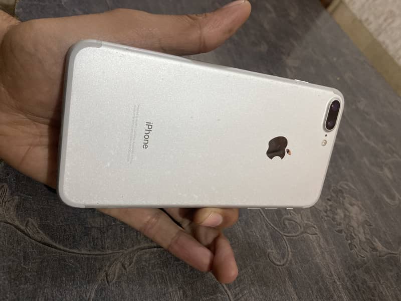 Apple iPhone 7 Plus 1