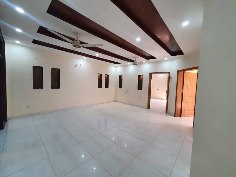 10 Marla Used Simple & Solid House For Sale Gulbahar Block Sector C Bahria Town Lahore 0