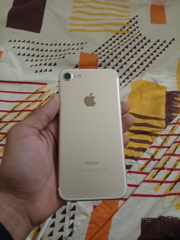 I phone 7……03233215181 3