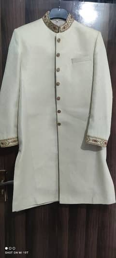 sherwani - شیروانی - poora set hai qulla, inner and khoosa b sath hai