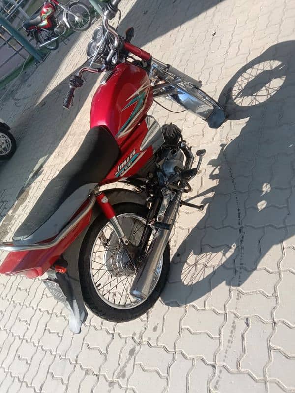 Yamaha 100 Junoon 4