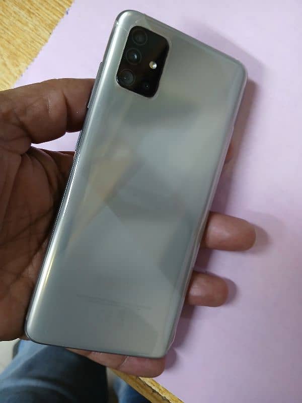 Samsung A51 one hand used and box 0