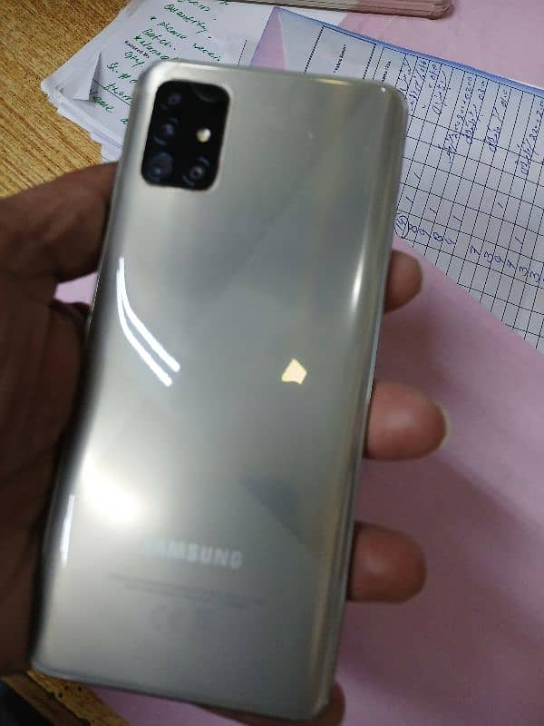 Samsung A51 one hand used and box 4