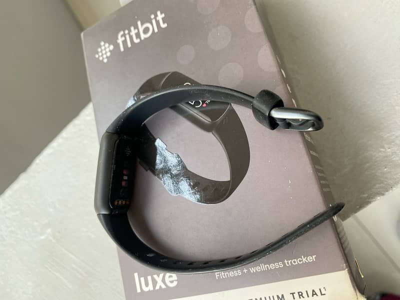 Fitbit Luxe Fitness Tracker band 1