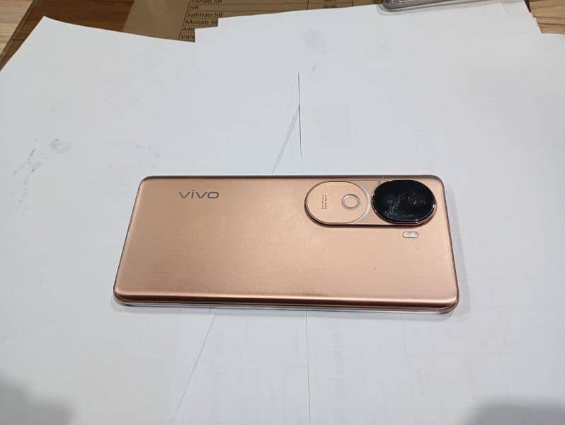 Vivo v40e mobile 4