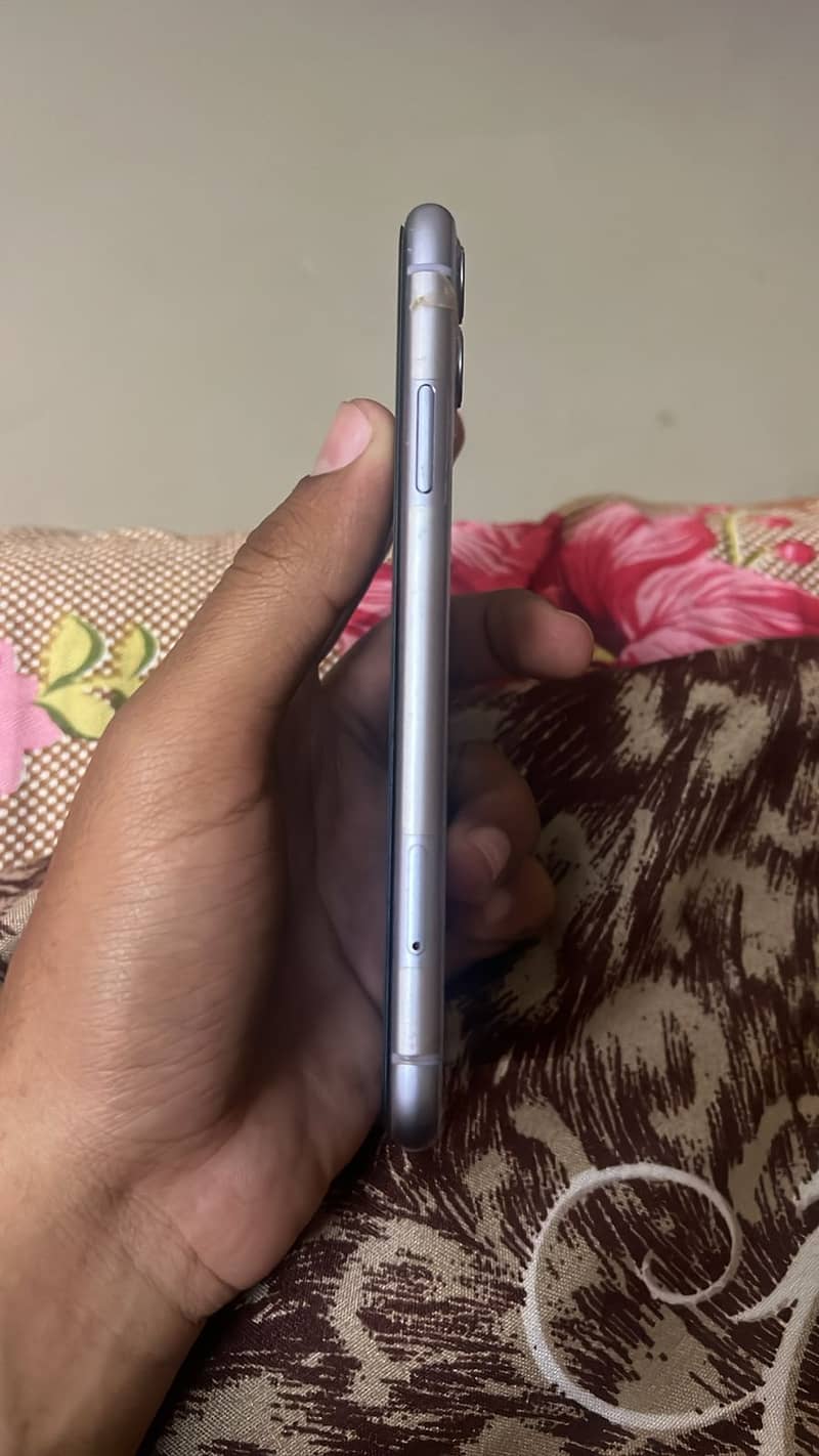 Apple iPhone 11 3