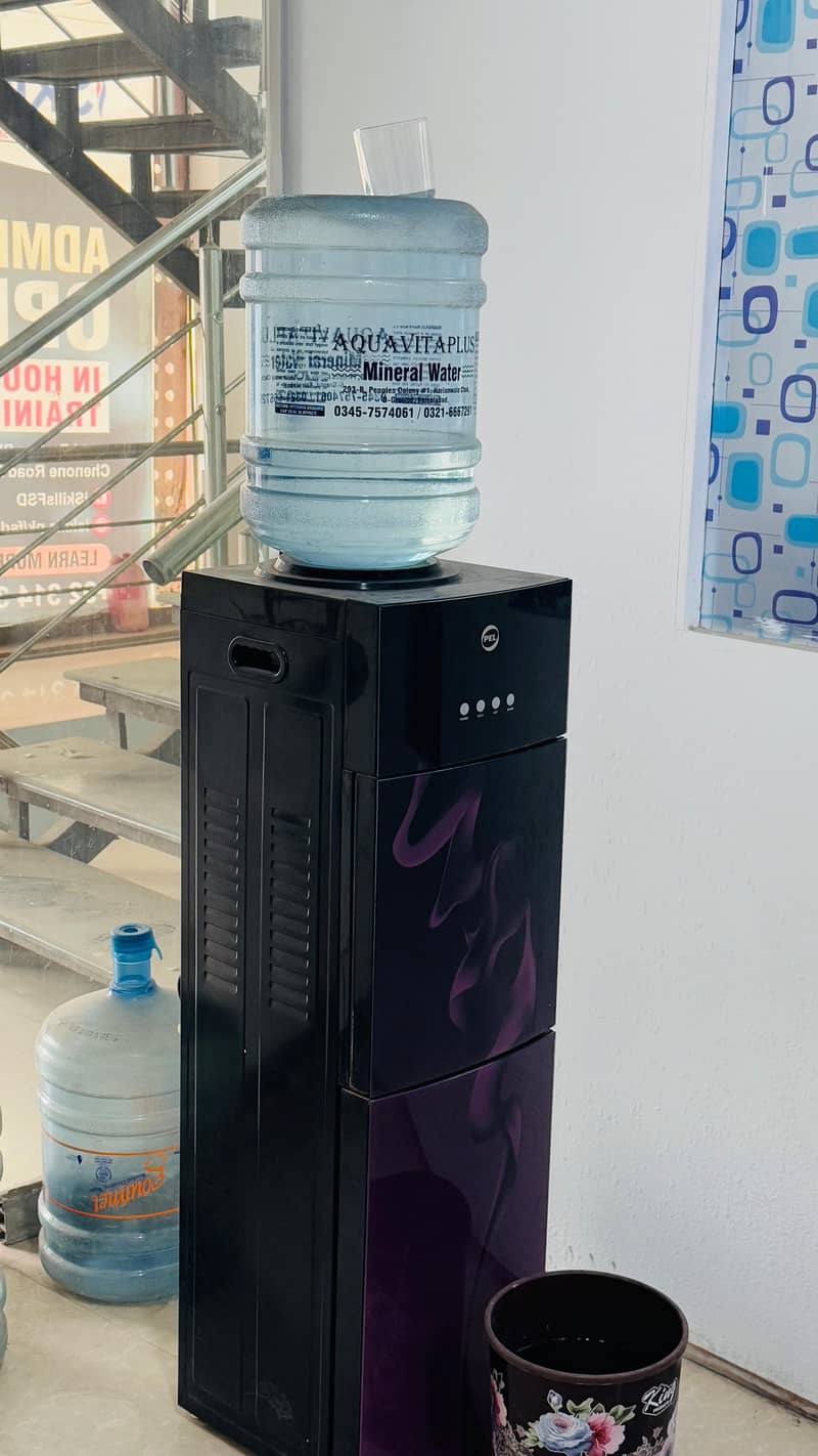 Pel Water Dispenser with Refrigerator in Good Condition 0