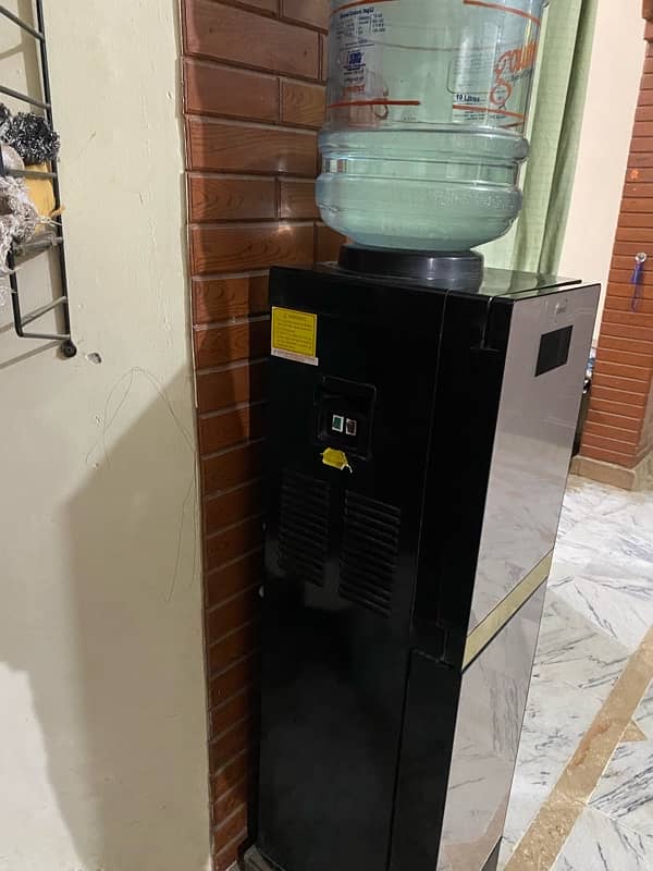 HOMAGE dispenser for sale. Retigrator working 6