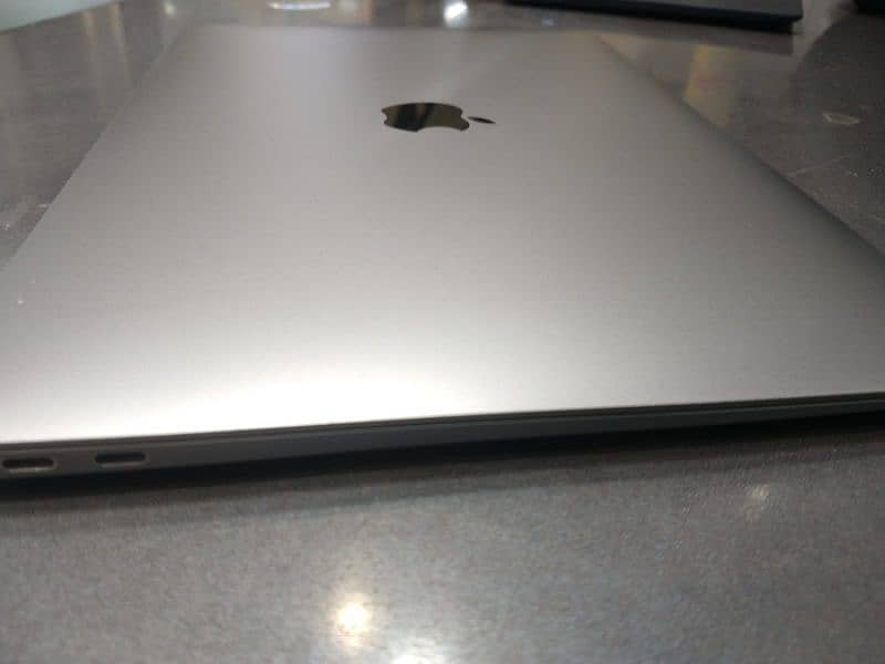 Macbook m1 Air 8GB ram 256GB ssd 4