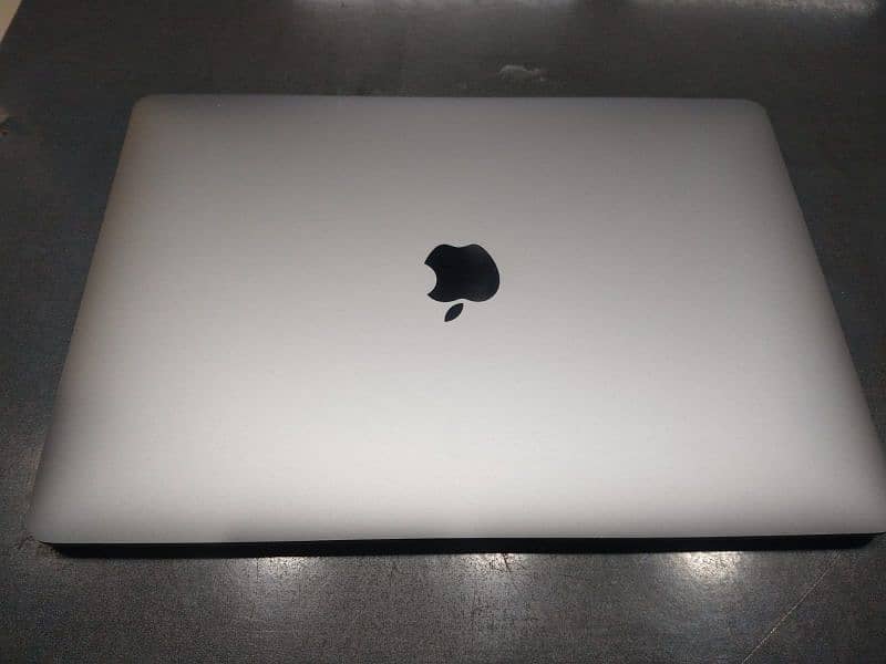 Macbook m1 Air 8GB ram 256GB ssd 5