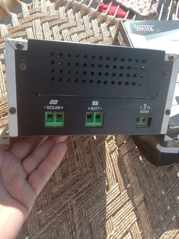 MPPT Solar Charge Controller 80 Ampere 6