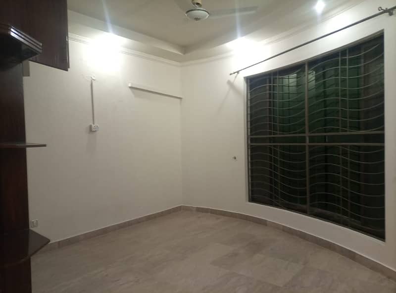 10 MARLA BEAUTIFUL UPPER PORTION AVAILABLE FOR RENT 2