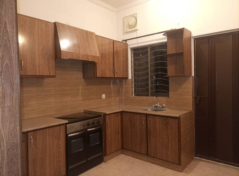 10 MARLA BEAUTIFUL UPPER PORTION AVAILABLE FOR RENT 3