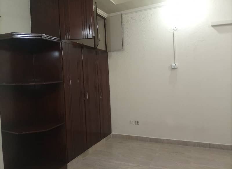 10 MARLA BEAUTIFUL UPPER PORTION AVAILABLE FOR RENT 5