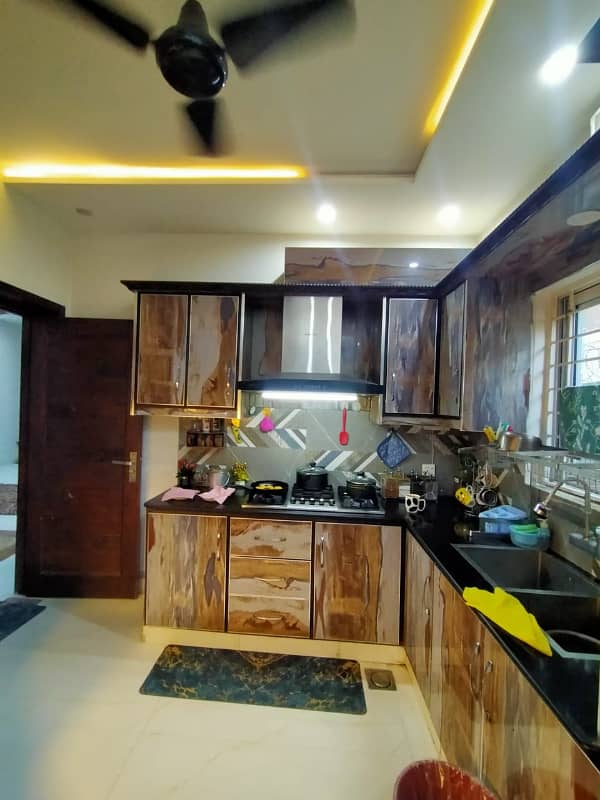 GULBERG 12 MARLA FURNISH PORTION FOR RENT 12