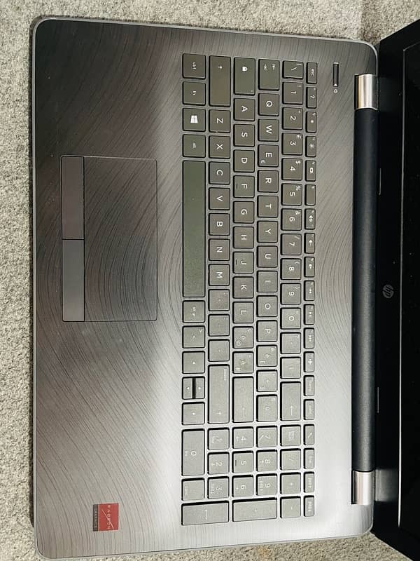 HP Laptop 15-bw0xx 4