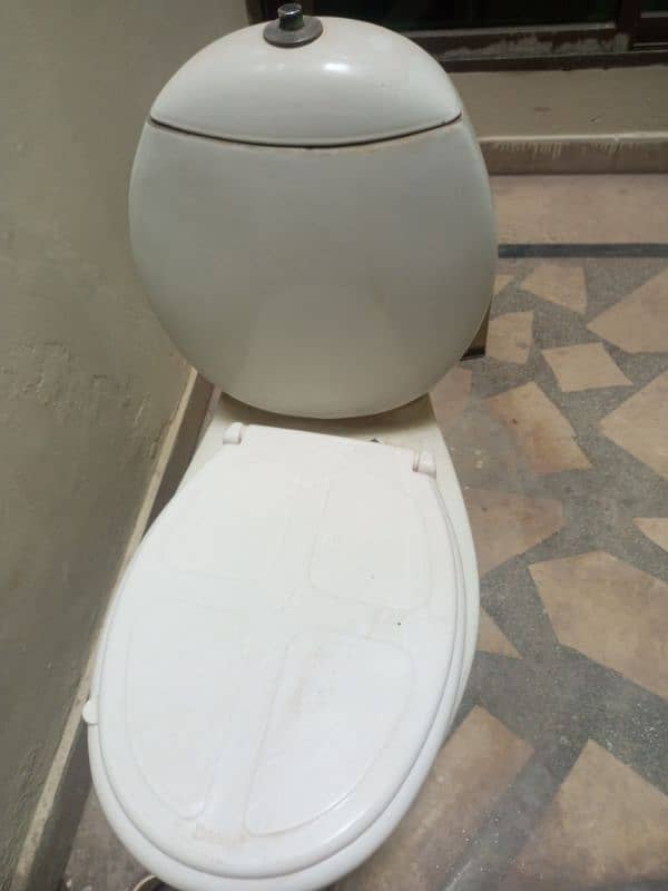 toilet in good condition 2