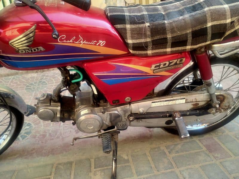 Honda CD 70.    All documents complete condition 10/9 6