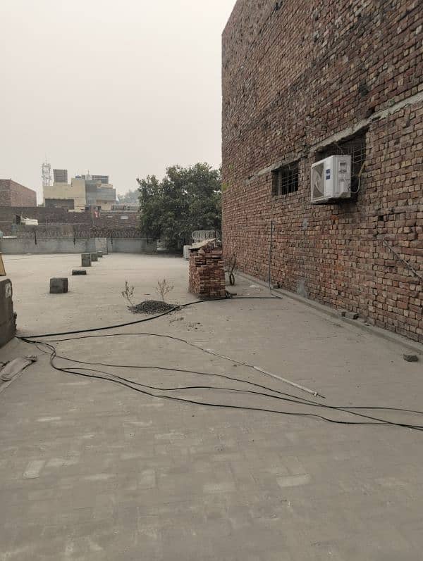 1 kanal rooftop for rent near yateem Khana chowk 0