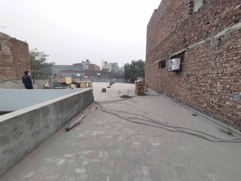 1 kanal rooftop for rent near yateem Khana chowk 1