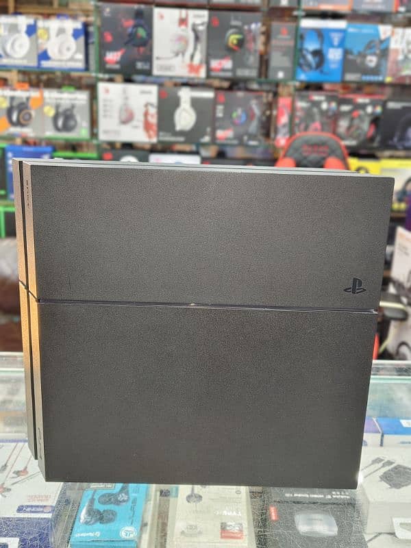 PLAYSTATION 4 1200 MODEL LIKE BRAND NEW 500 GB 3