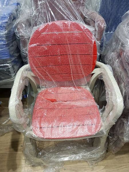 Plastic Chairs Table And Chairs Plastic Boss Chair ChairsO3321O4O2O8 1