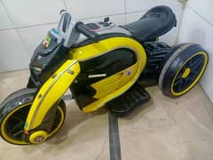 kids battery bike (3 se 12 sal bacho k lia)