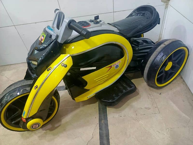 kids battery bike (3 se 12 sal bacho k lia) 0