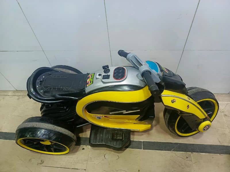 kids battery bike (3 se 12 sal bacho k lia) 2