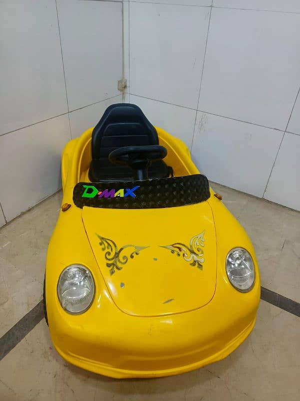 kids battery car (2 se 15 sal k bacho k lia) 0