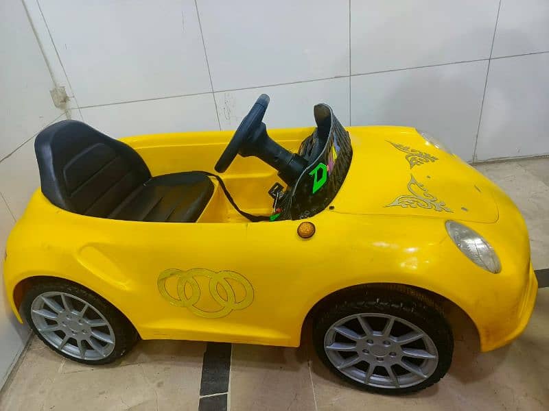 kids battery car (2 se 15 sal k bacho k lia) 2