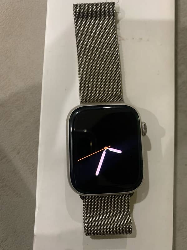 apple watch series 7 45mm Starlight 0